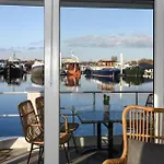 Botel House Boat Paris