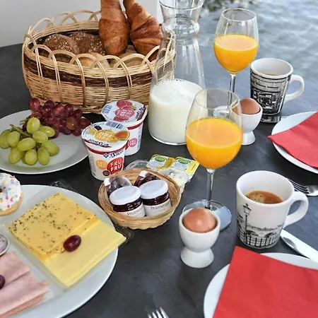 Botel House Boat Paris 4*