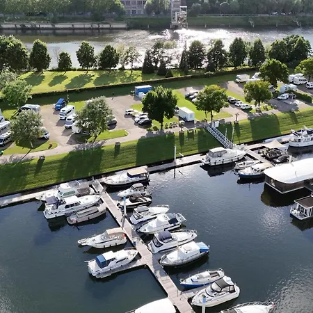 House Boat Paris Hotel en barco 4*