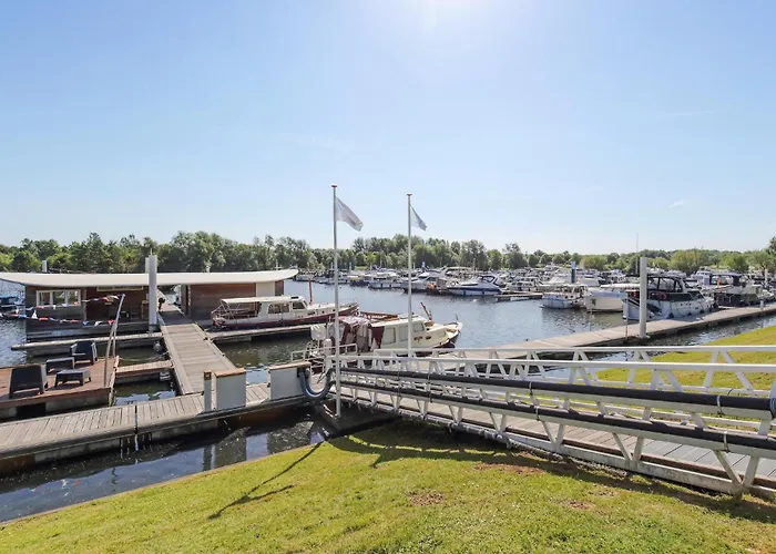 ספינת מלון House Boat Paris 4*