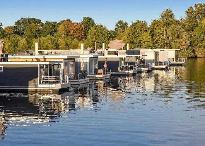 House Boat Paris ספינת מלון 4*