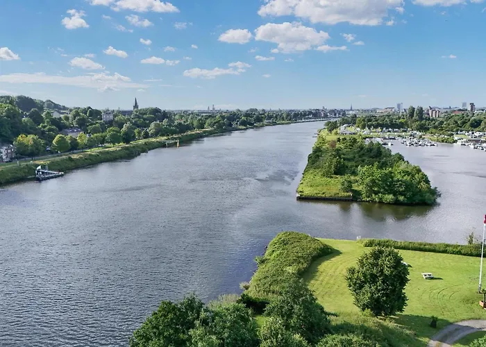 Botel House Boat Paris